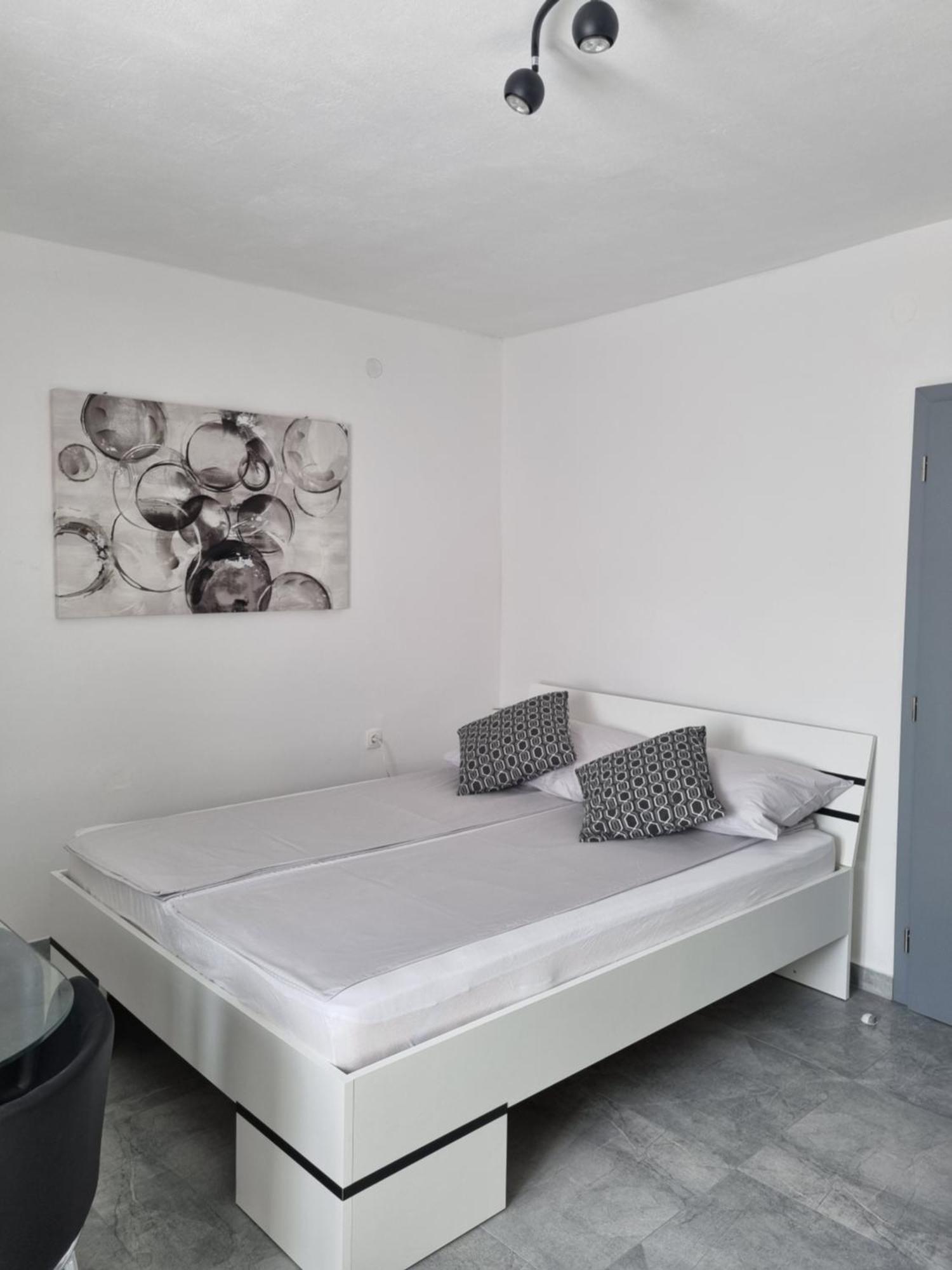 Apartments And Room Vela Сень Экстерьер фото