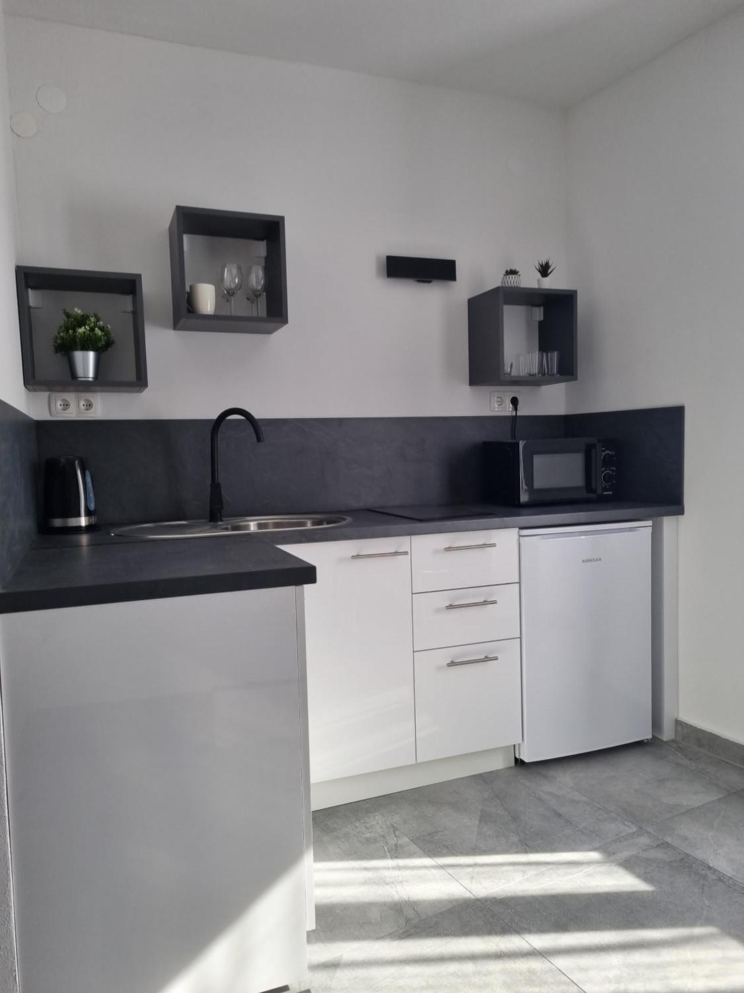 Apartments And Room Vela Сень Номер фото